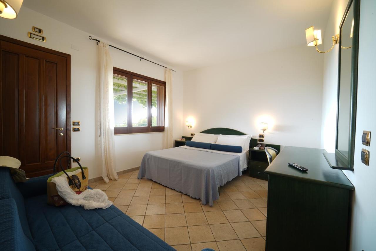 Hotel Scoglio Del Leone Zambrone Exteriér fotografie